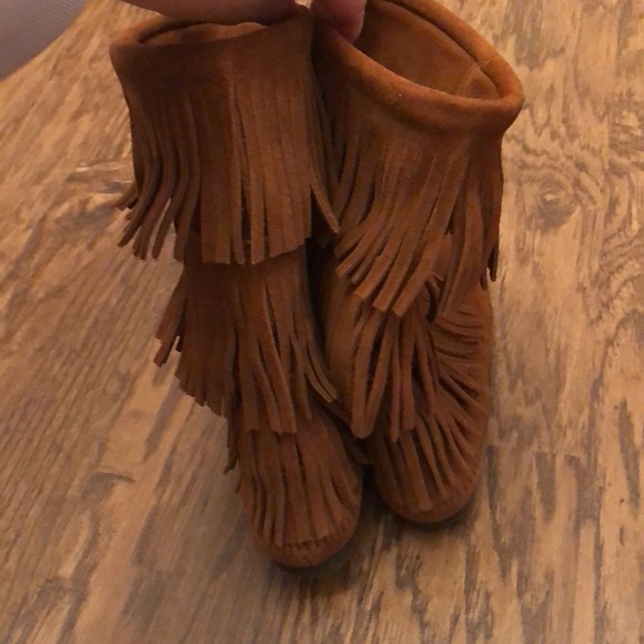 Minnetonka Fringe Brown Boots - Picture 4 of 6
